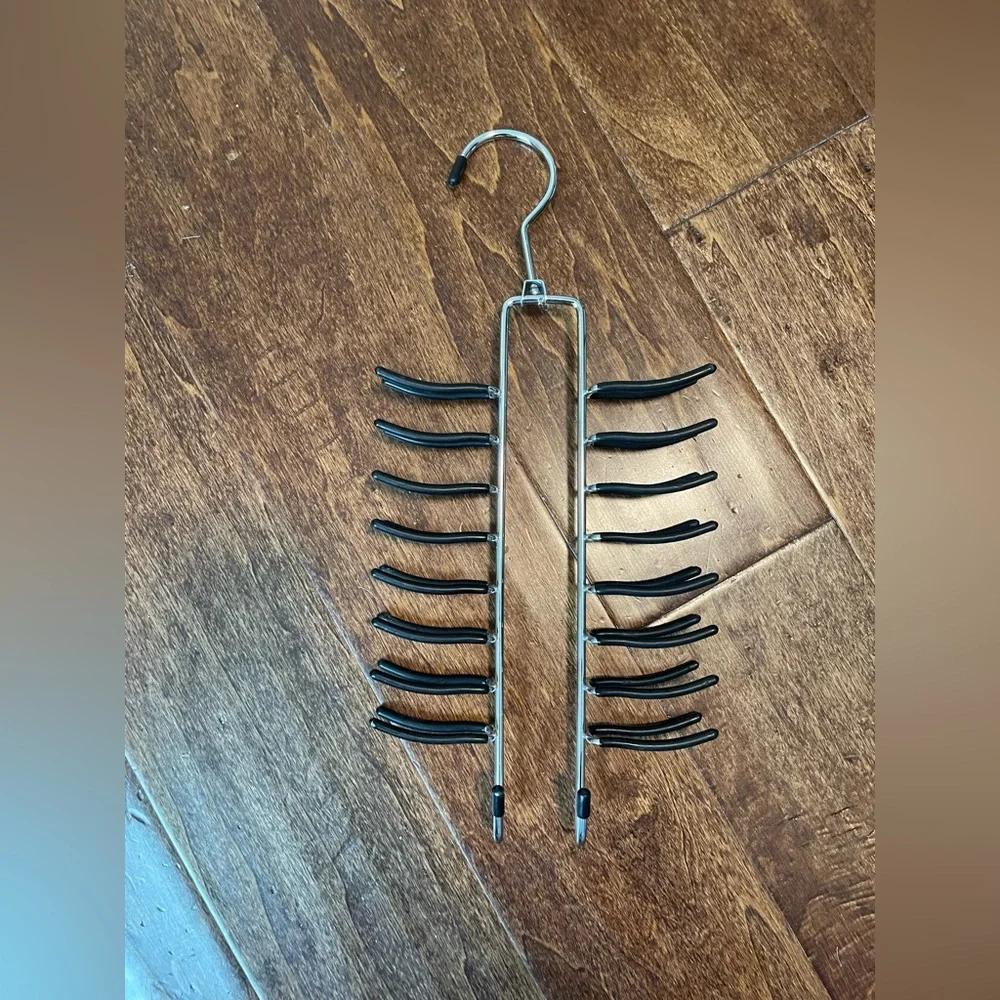 Closet tie/belt/scarf holder